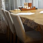 طاولة خشبية حصرية