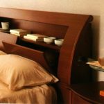 رفوف السرير