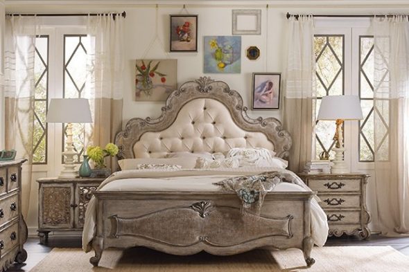 السرير مع اللوح الأمامي