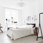 السرير في الداخل 1