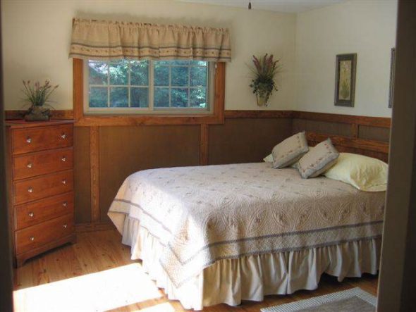 قدم السرير إلى الباب