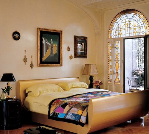 النوم قدم إلى الباب