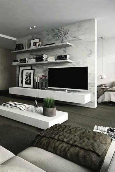 الجدار مع التلفزيون