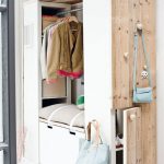 مدخل خشبي غير عادي