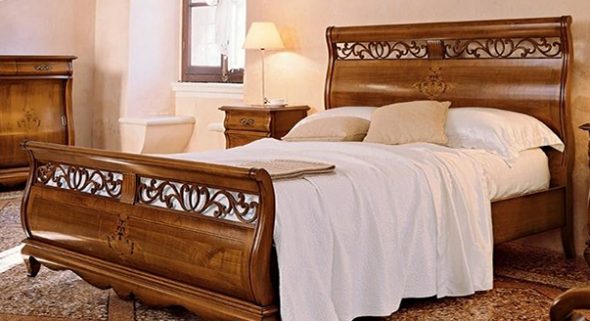 شكل اللوح الأمامي للأسرة