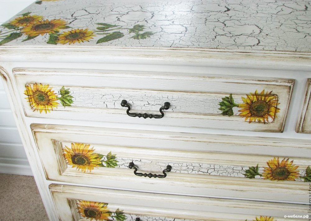 craquelure جميلة على الأثاث