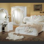 سرير كلاسيكي