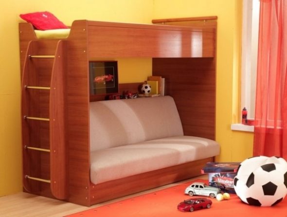 سرير مع أريكة تتكشف