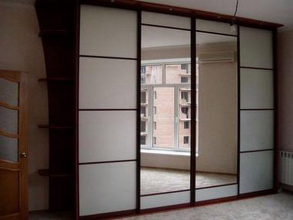 خزانة انزلاقية مع إدراج مرآة