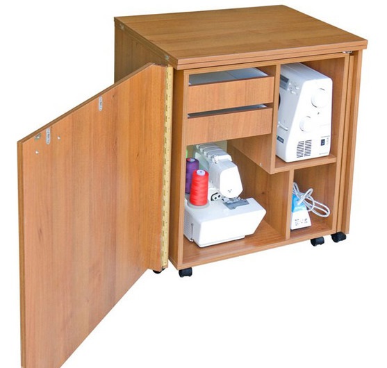 طاولة لآلة الخياطة