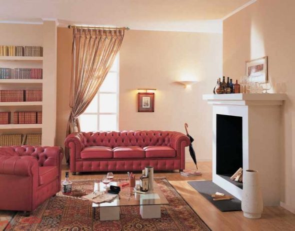 أريكة ثلاثية في الداخل