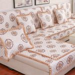 chekhol-DLYA-divana-ط-podushki-ق-ornamentom