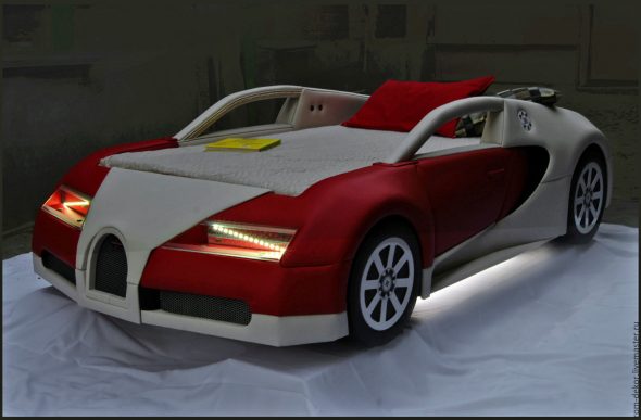 سرير سيارة للأطفال مع الضوء