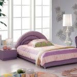 سرير الطفل مع اللوح الأمامي نصف دائري