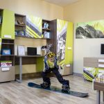 أثاث الأطفال مع صور غير عادية في المناطق الداخلية