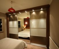 إضاءة خزانة إضافية للجدار بالكامل