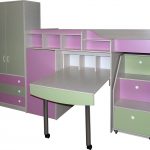 أثاث بنفسجي لغرفة نوم في سن المراهقة