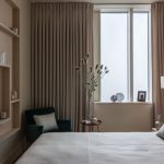 غرفة النوم الداخلية في غرفة صغيرة