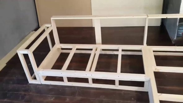 إطار لأريكة الزاوية