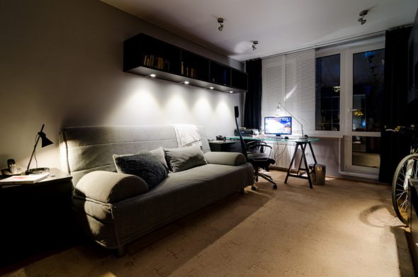 رف الكتب مضيئة