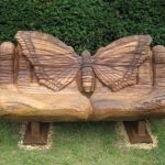 مقعد حديقة جميلة