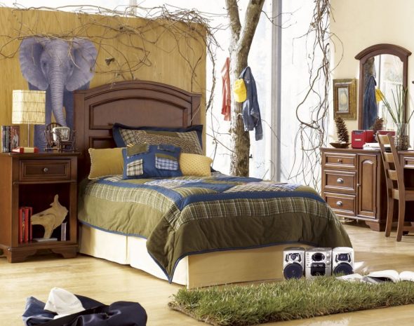 سرير جميل ومريح للغرفة