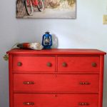 أحمر الصدر الرجعية