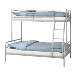 سرير للبالغين وطفل في طابقين