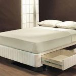 سرير مع 4 أدراج في الطابق السفلي