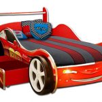 سرير مع درج لتخزين الكتان في شكل آلة كاتبة