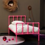سرير لفتاة من أنابيب البولي بروبيلين