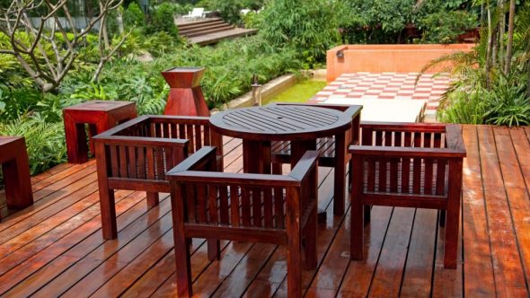 الأثاث الماهوجني