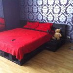 السرير غير عادية من المنصات