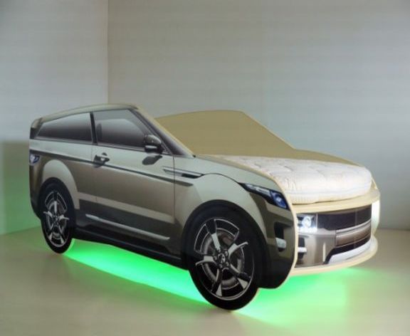 سرير غير عادي في شكل سيارة جيب