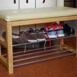 رف الأحذية الخشبية