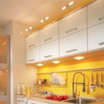 إضاءة لمنطقة العمل في المطبخ