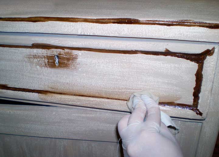 الزنجار الأثاث