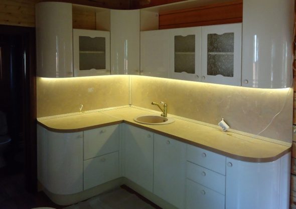 سطح العمل مضيئة مع قطاع الصمام