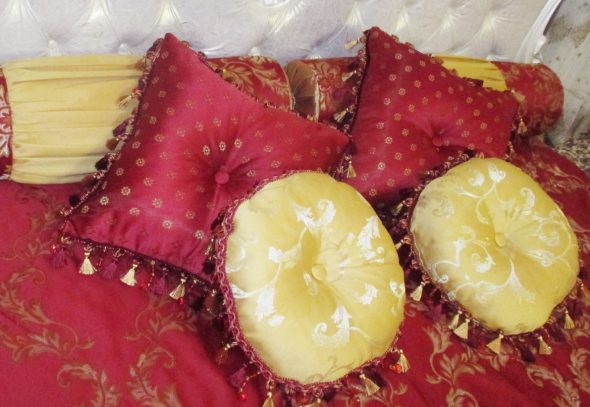 الوسائد مهدب وبكرات