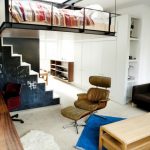 سرير علوي علقت لشقة صغيرة