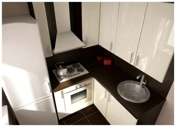 موقع بالقرب من الموقد وثلاجة في مطبخ صغير جدا