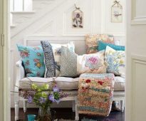 وسائد أريكة مختلفة لأريكة صغيرة