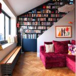 حالة للكتب من شكل غير عادي على العلية