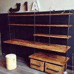 رف من الأنابيب البلاستيكية