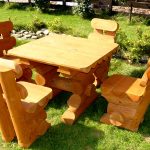 طاولة وكراسي الشجرة لمنزل ريفي