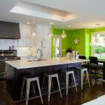 أضواء مدمجة وقلادة