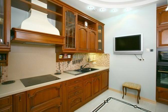 خزائن المطبخ على الحائط