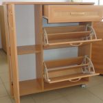 صانع الأحذية من يمول