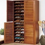 خزانة الملابس في الداخل