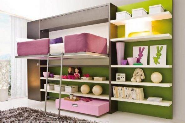 سرير قابلة للطي لفتاة في سن المراهقة